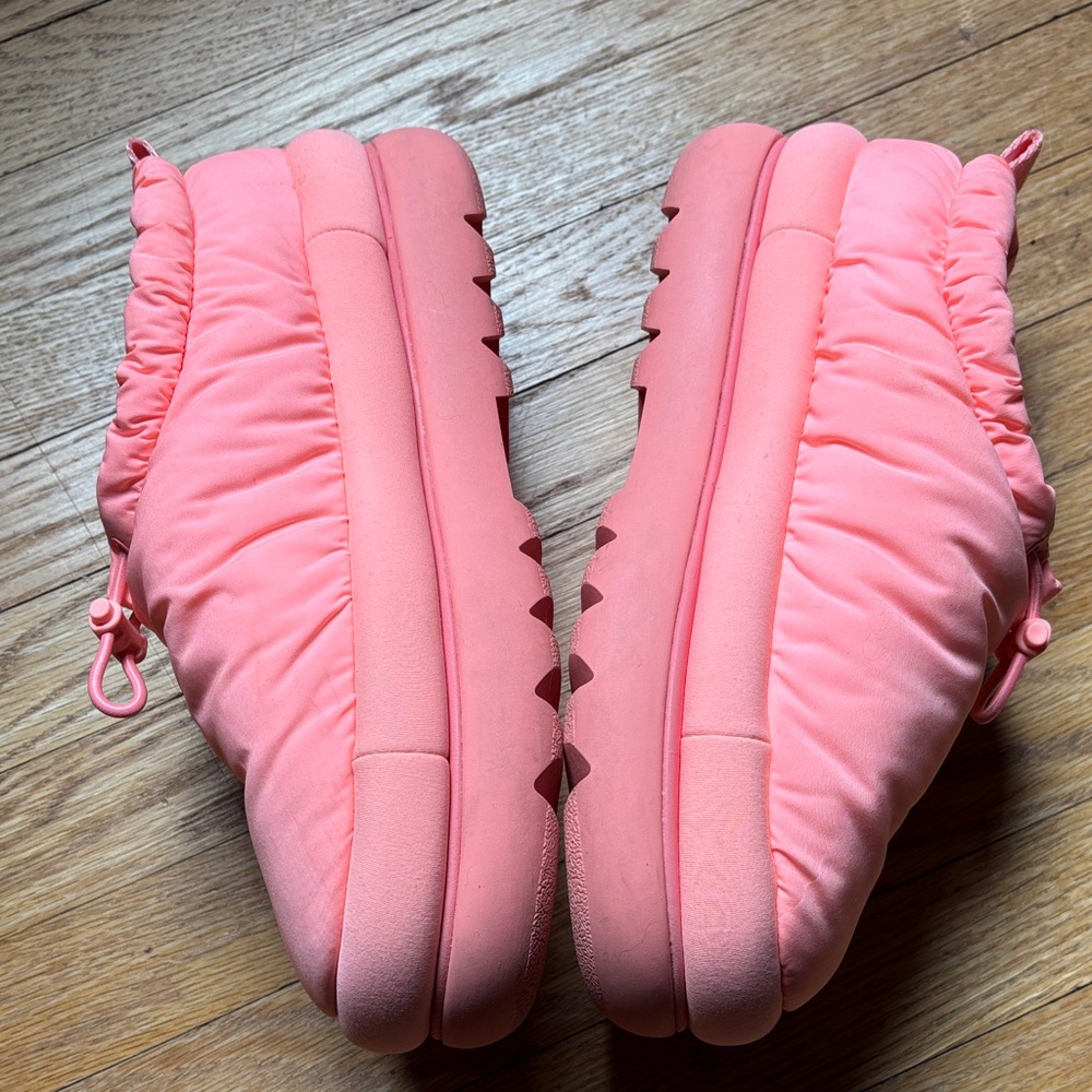 UGG Women's Platform Shoes in Coral Pink, Size 9 - Picture 2 of 5